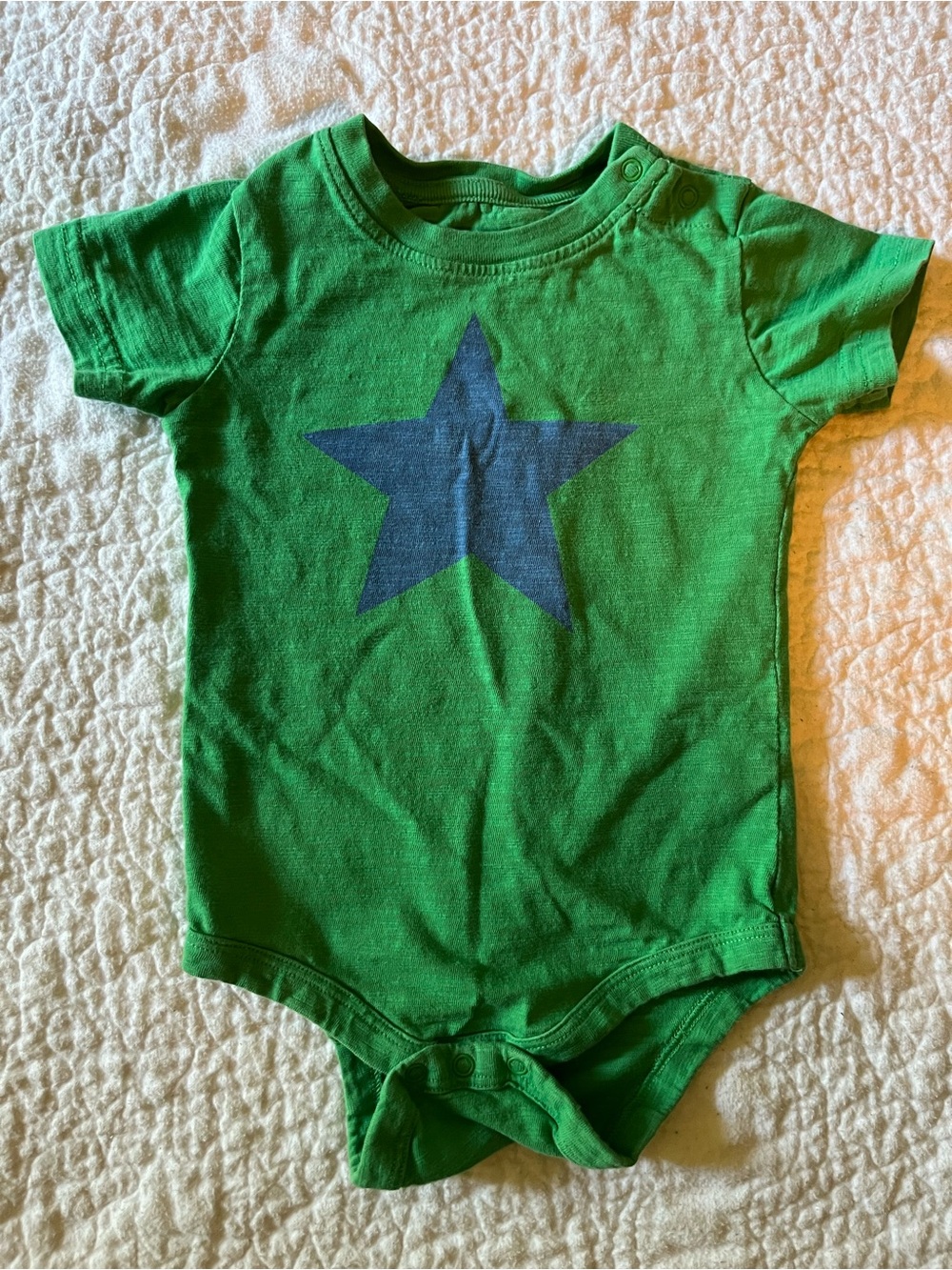 Primary Graphic Star Onesie 9-12mo 100% cotton